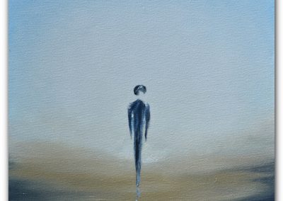 Un être humain qui marche vers la lumière